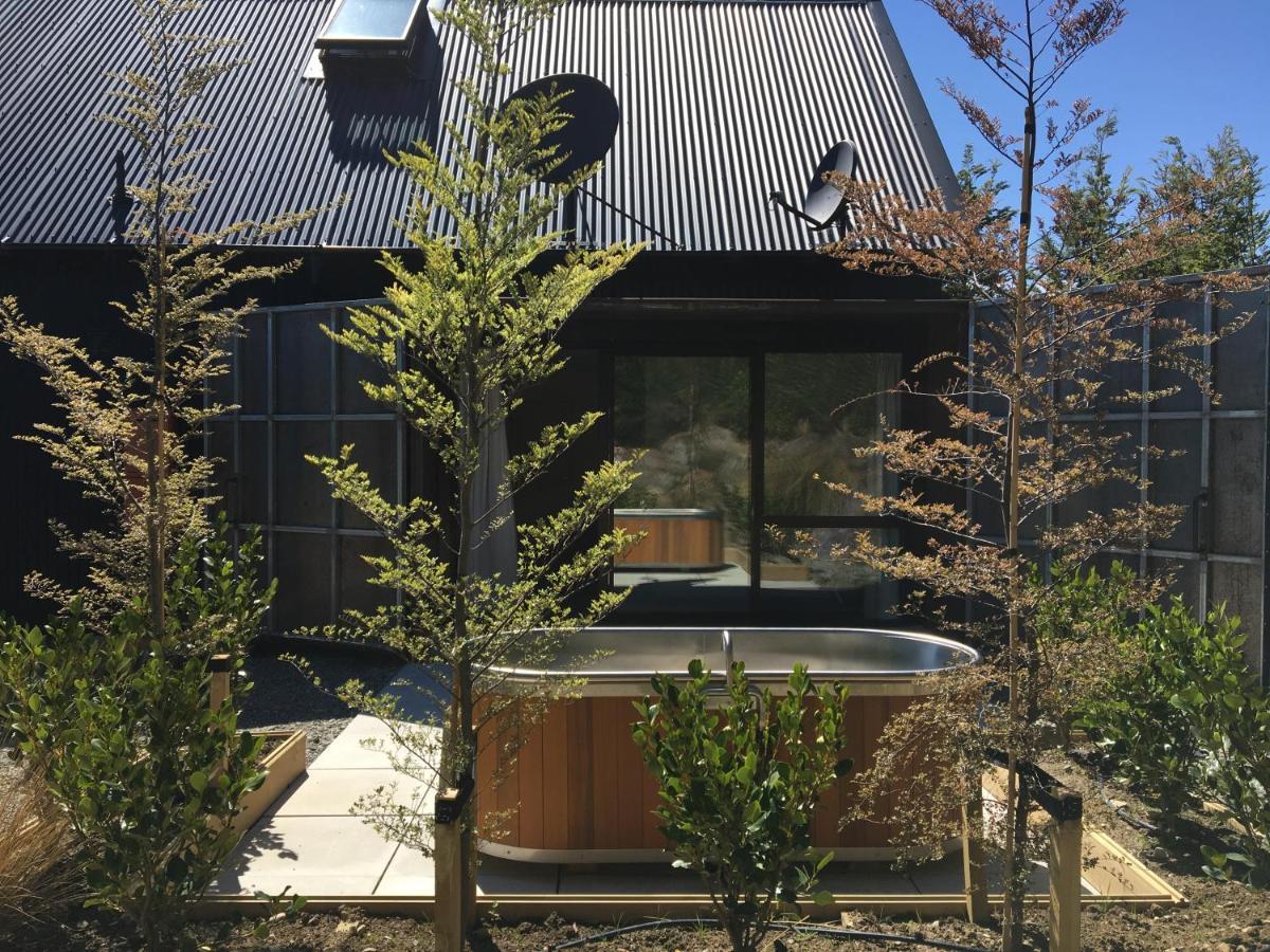 The Black House With Stunning Outdoor Bath Lake Tekapo Esterno foto